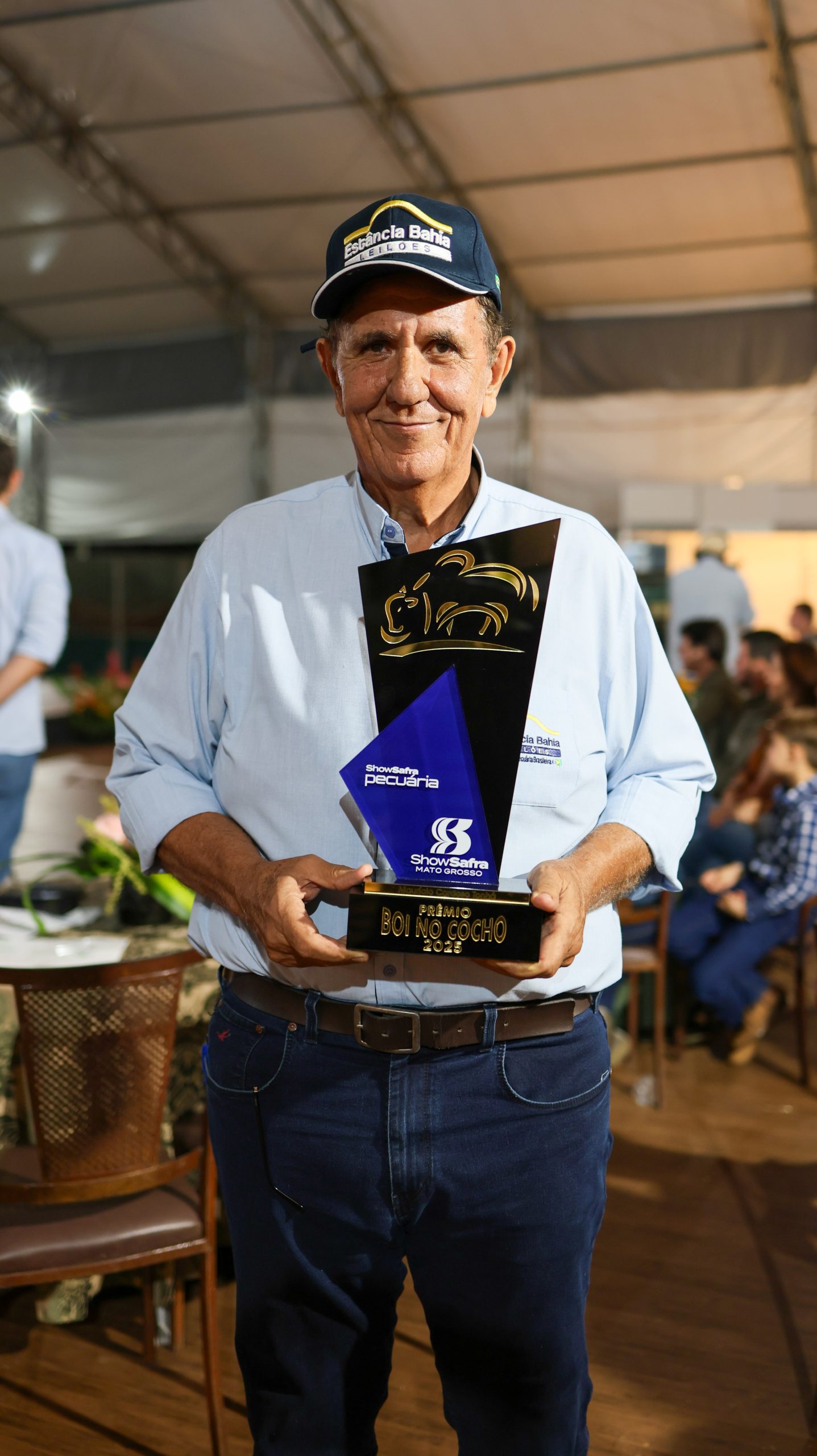 Show Safra Pecuária entrega troféu ‘Boi no Cocho’